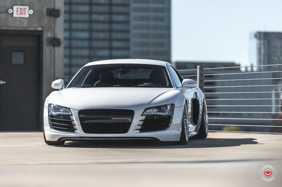  Audi R8 on Vossen Wheels (LC-105T) 2017 года  (фото 5 из 12)